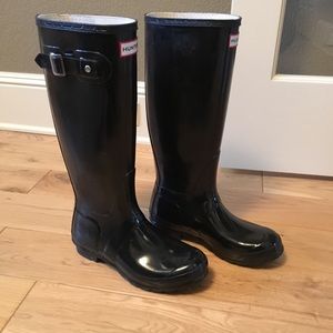 Black hunter boots